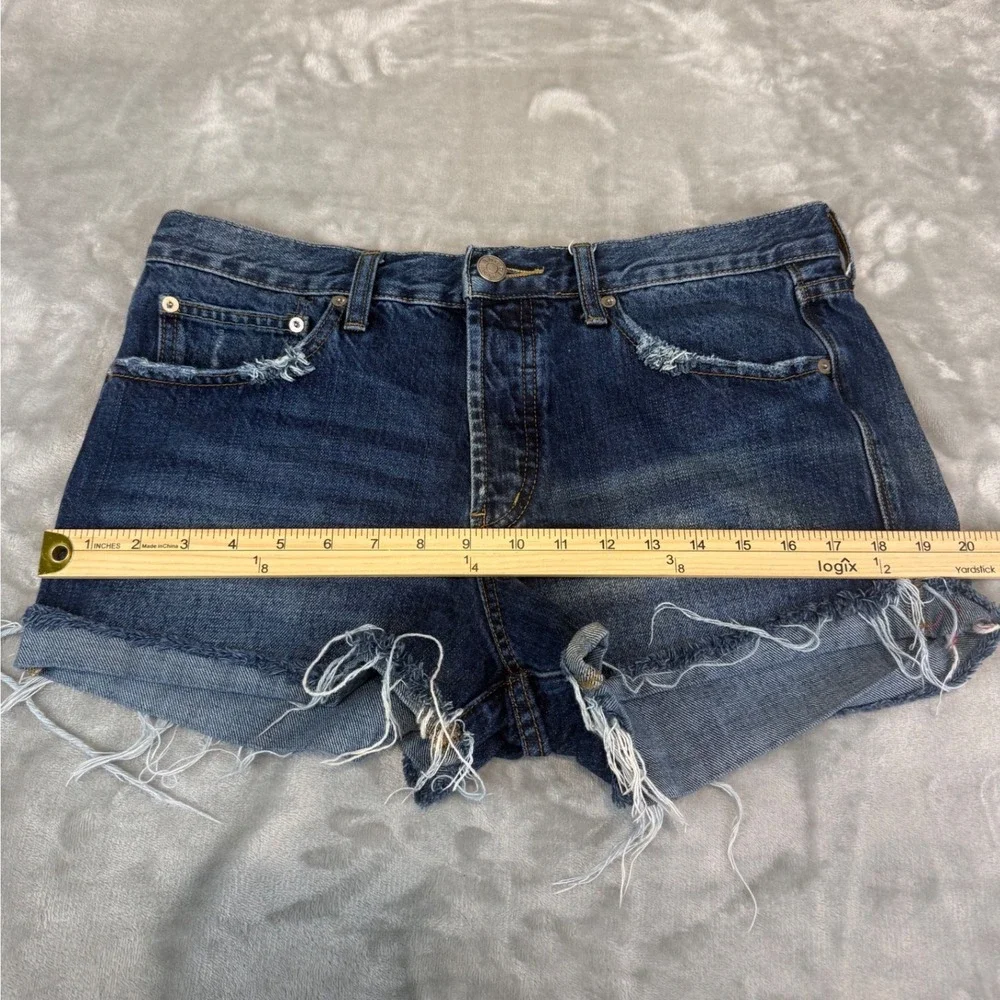 BDG Tomgirl Mid Rise Denim Shorts 29W Distressed Cut Off Button Fly (meas‎ 33x2)